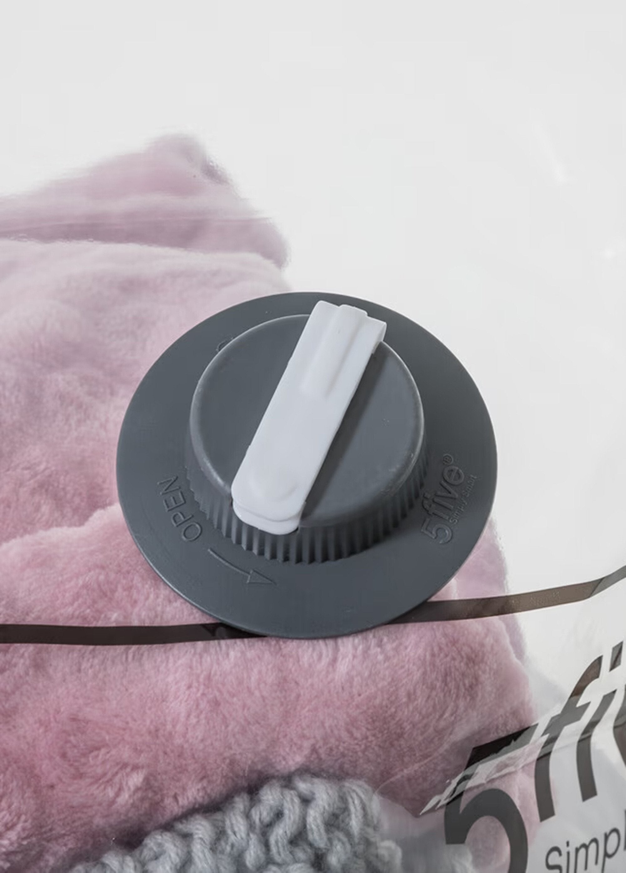 Small_vacuum_storage_bag_Gray_DE5_slim