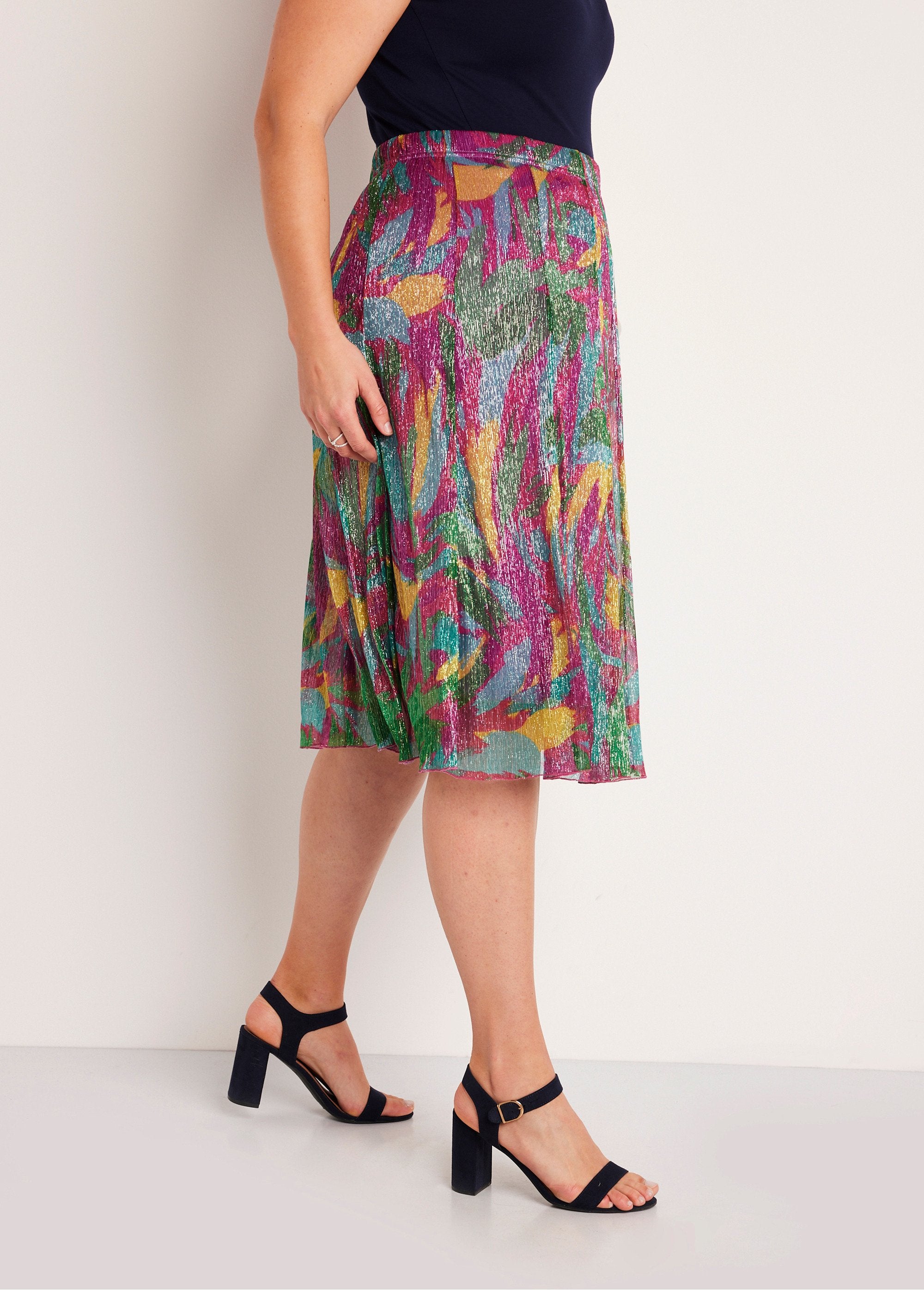 Wide_shiny_printed_mid-length_skirt_Fuchsia_and_green_DR1_curvy