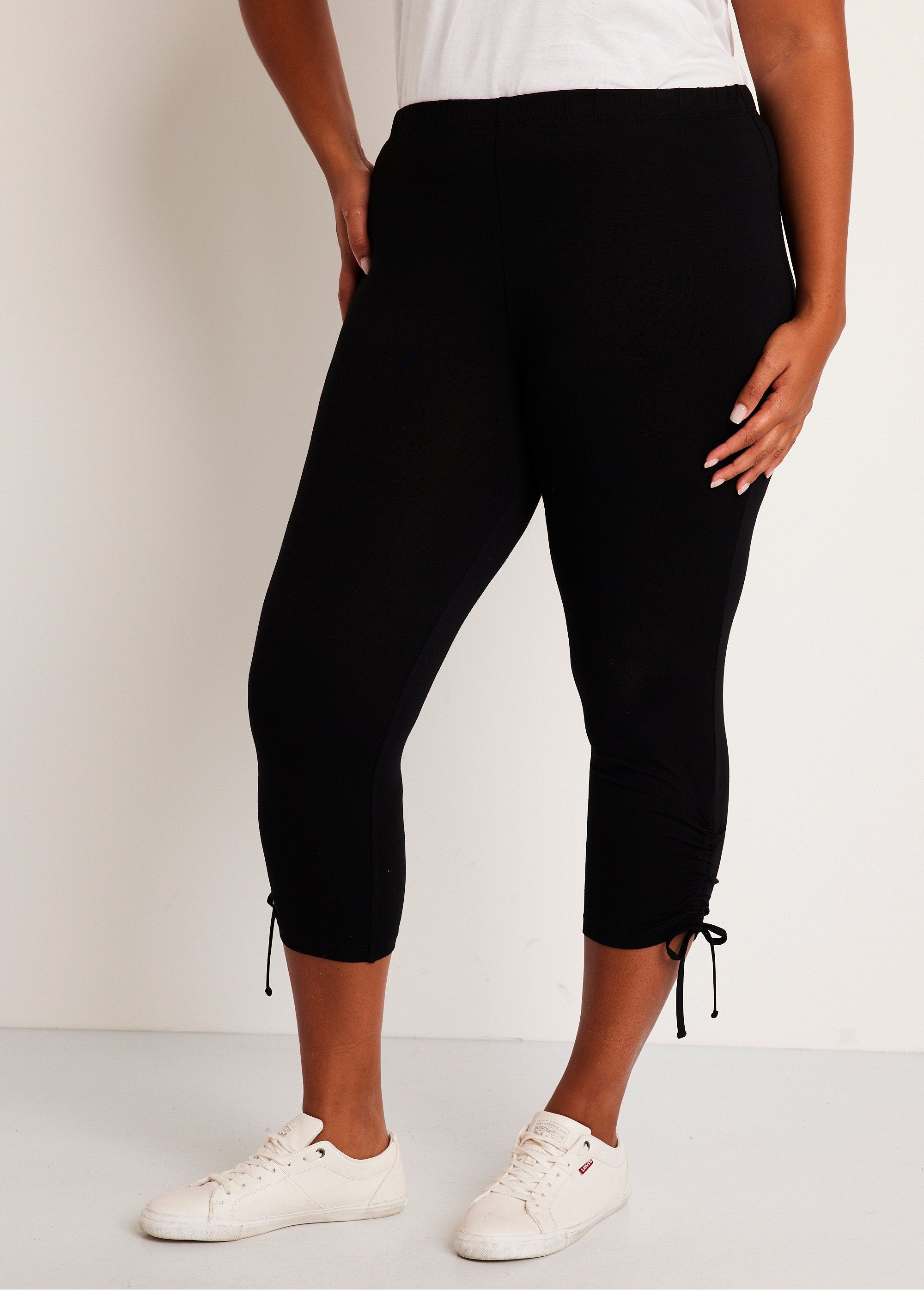 Short_leggings_with_elasticated_waistband_Plain_black_FA1_curvy