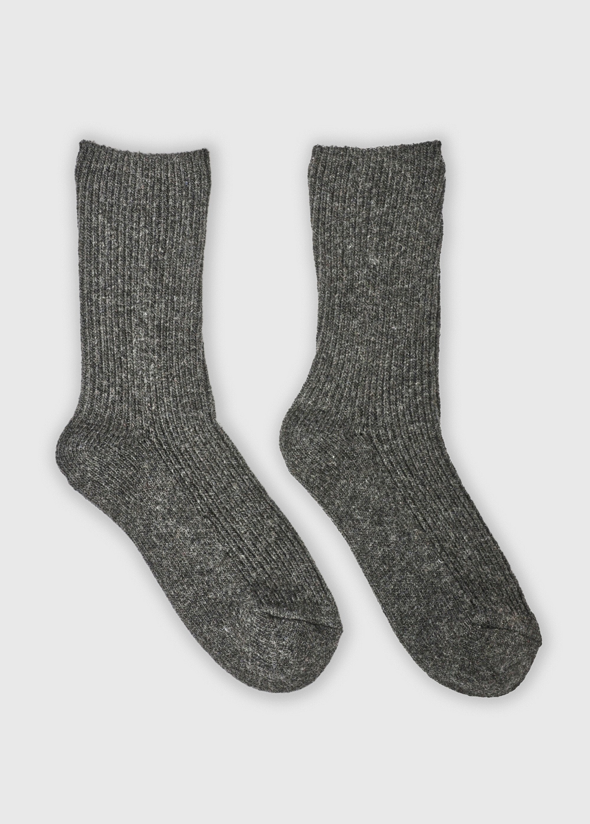 Paire_de_Chaussettes_laine,_fines_côtes_Gris_fonce_FA1_slim
