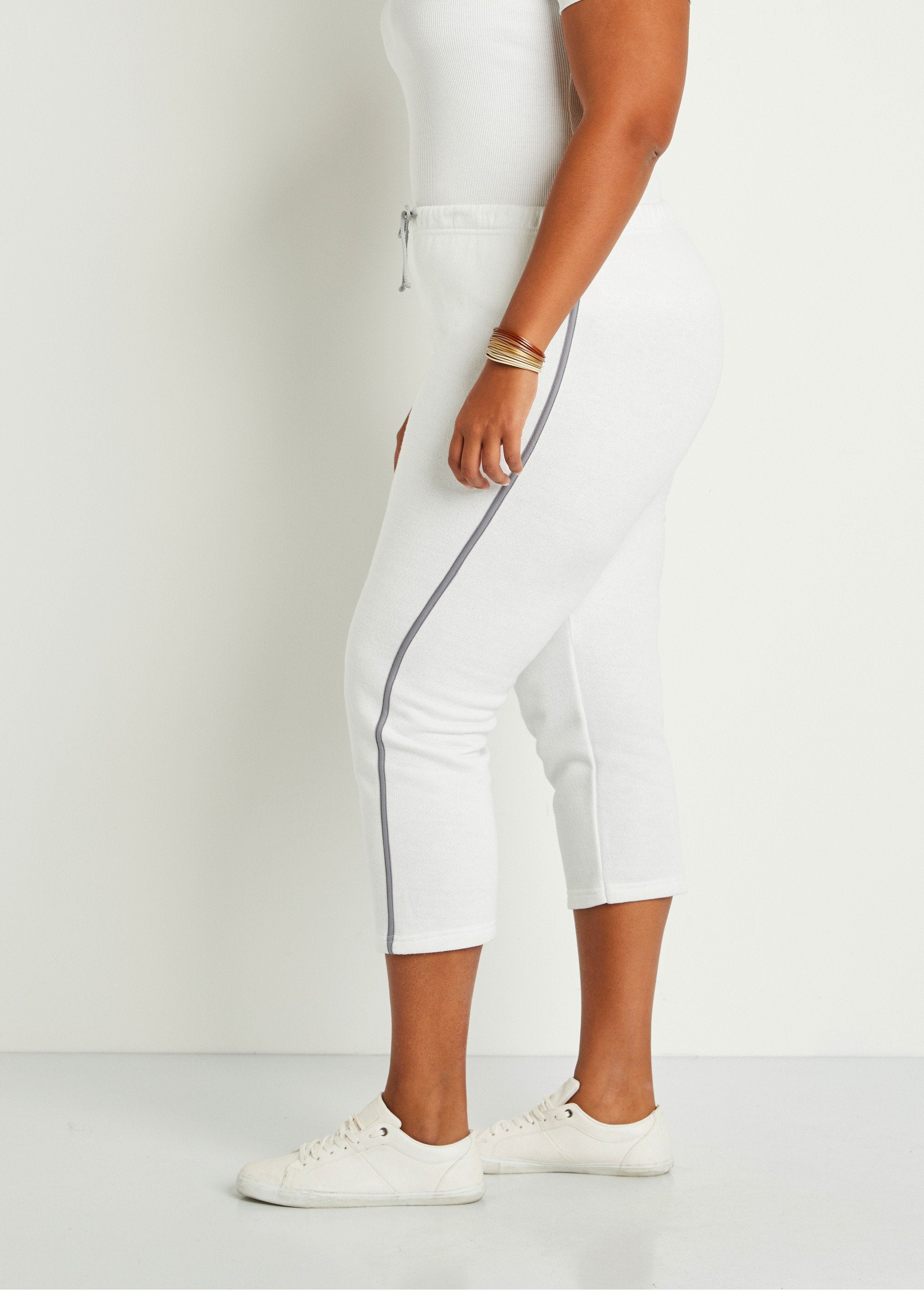 Elasticated_waistband_fleece_lounge_shorts_White_DR1_curvy