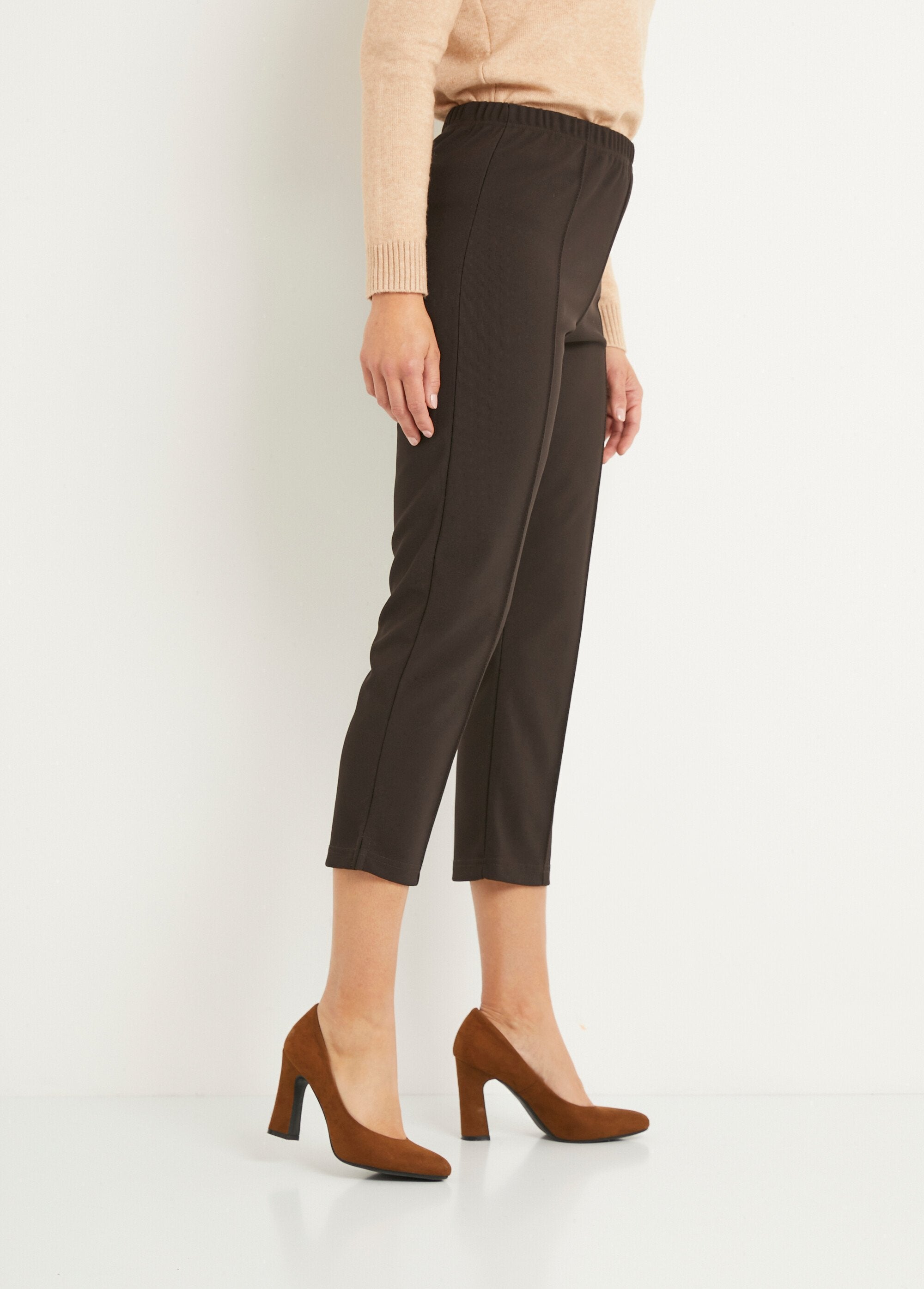 Ribbed_elasticated_waist_cropped_pants_Brown_DR1_slim