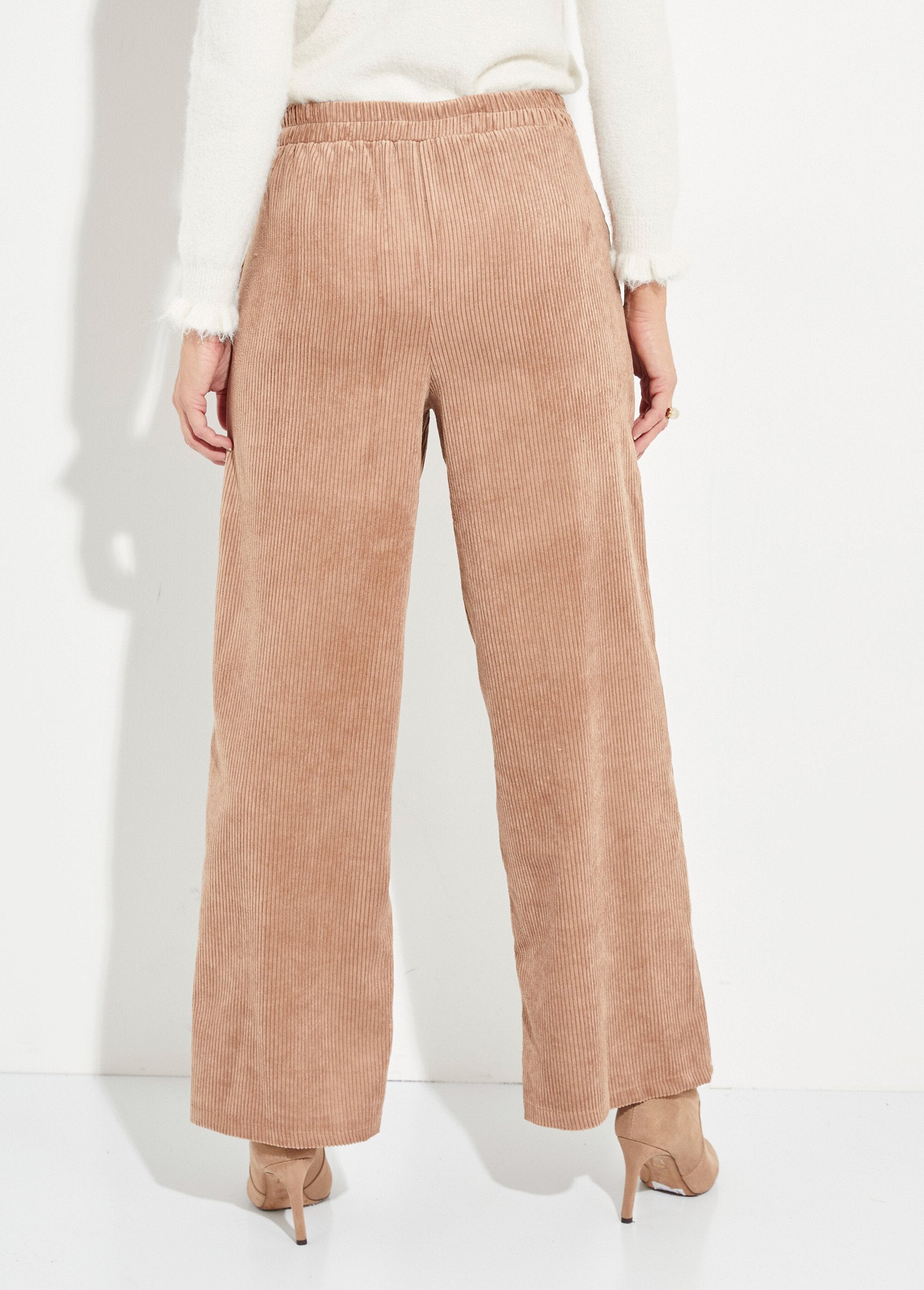 Wide-leg_trousers,_wide-wale_corduroy_camel_DO1_slim