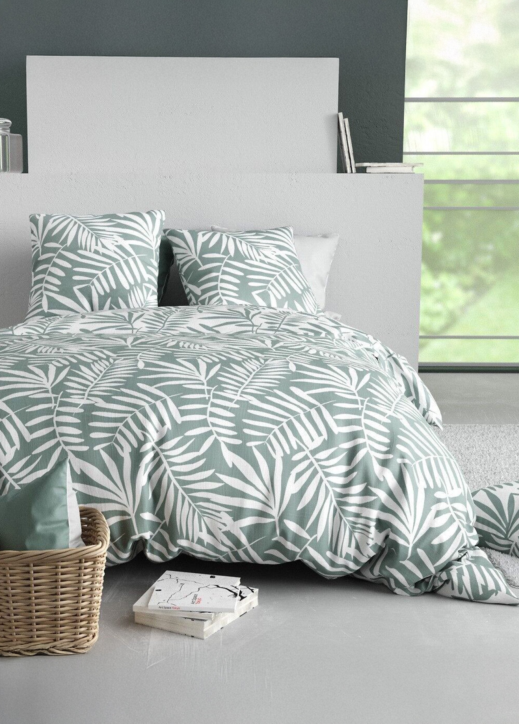 Polycotton_bed_linen_set_for_2_people_with_foliage_pattern_Sage_and_white_FA1_slim