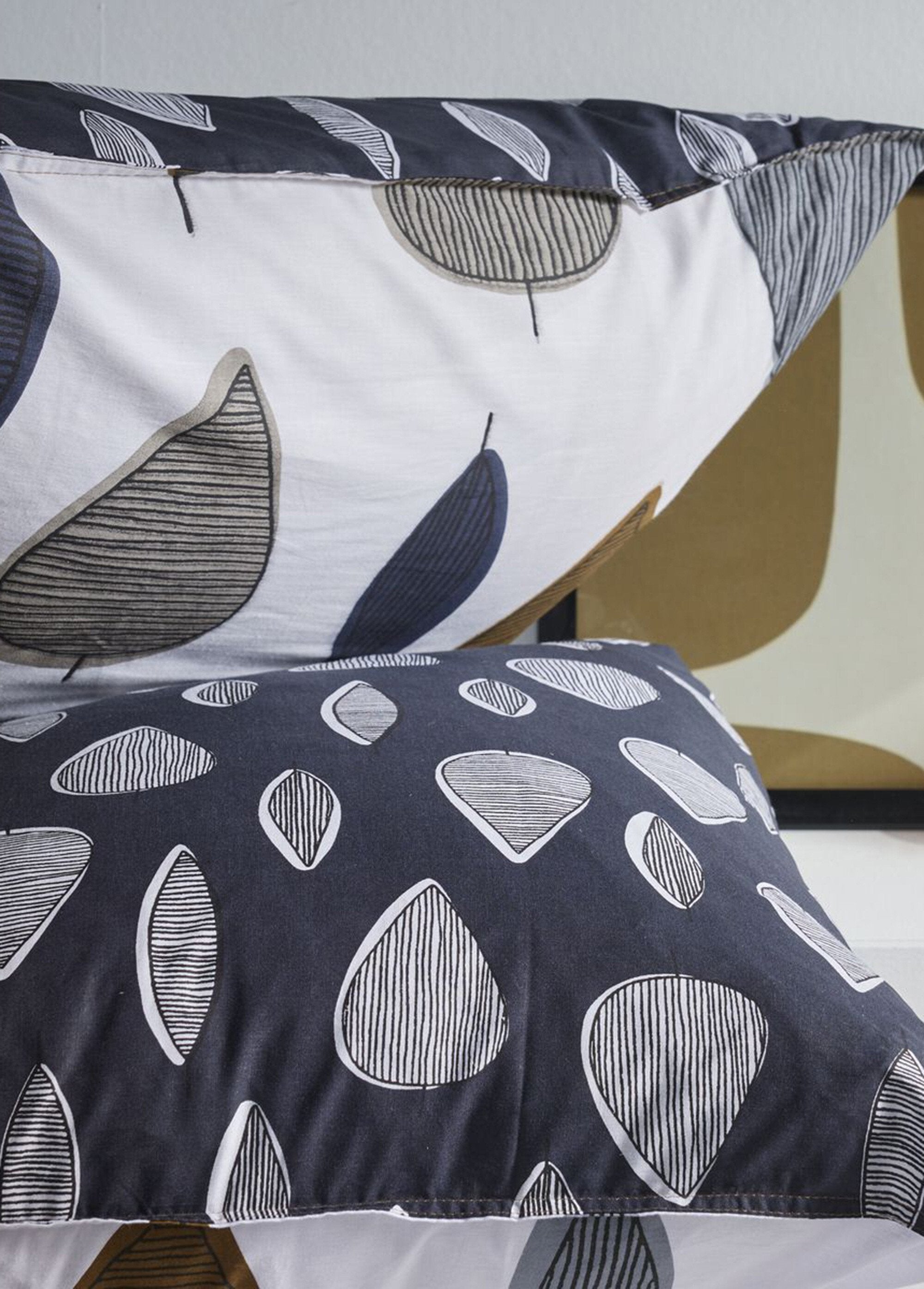 Pure_cotton_bedding_set,_240_x_220cm,_Trees_pattern_White_and_navy_blue_DE1_slim