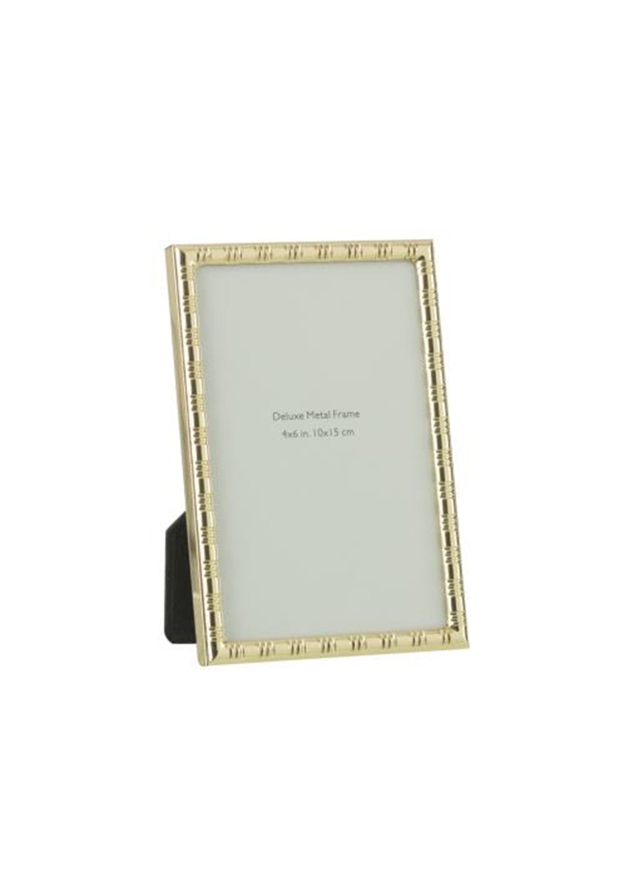 Small_rectangular_gold_photo_frame_Golden_FA1_slim