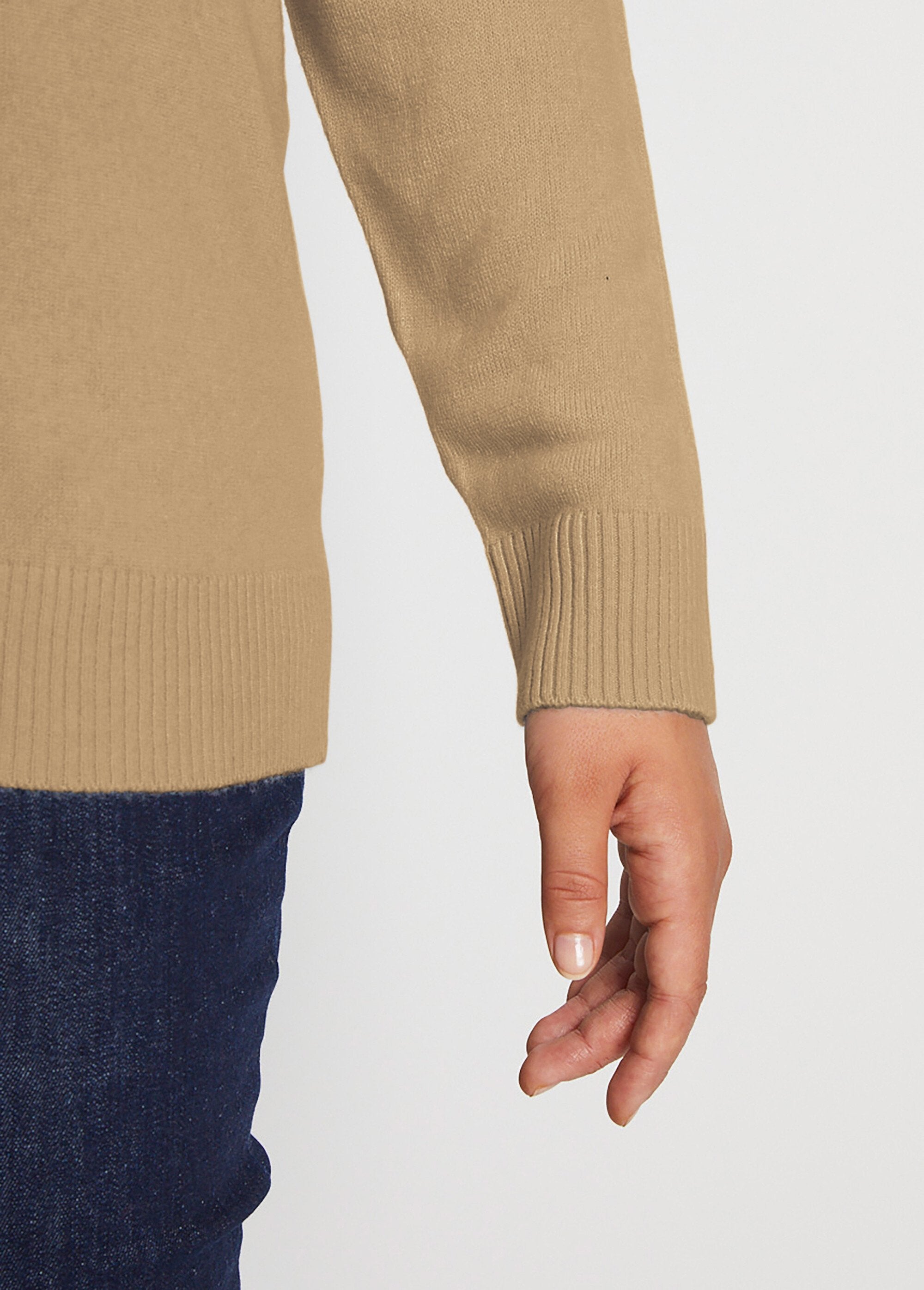 Soft_round_neck_long_sleeve_sweater_camel_DE2_curvy