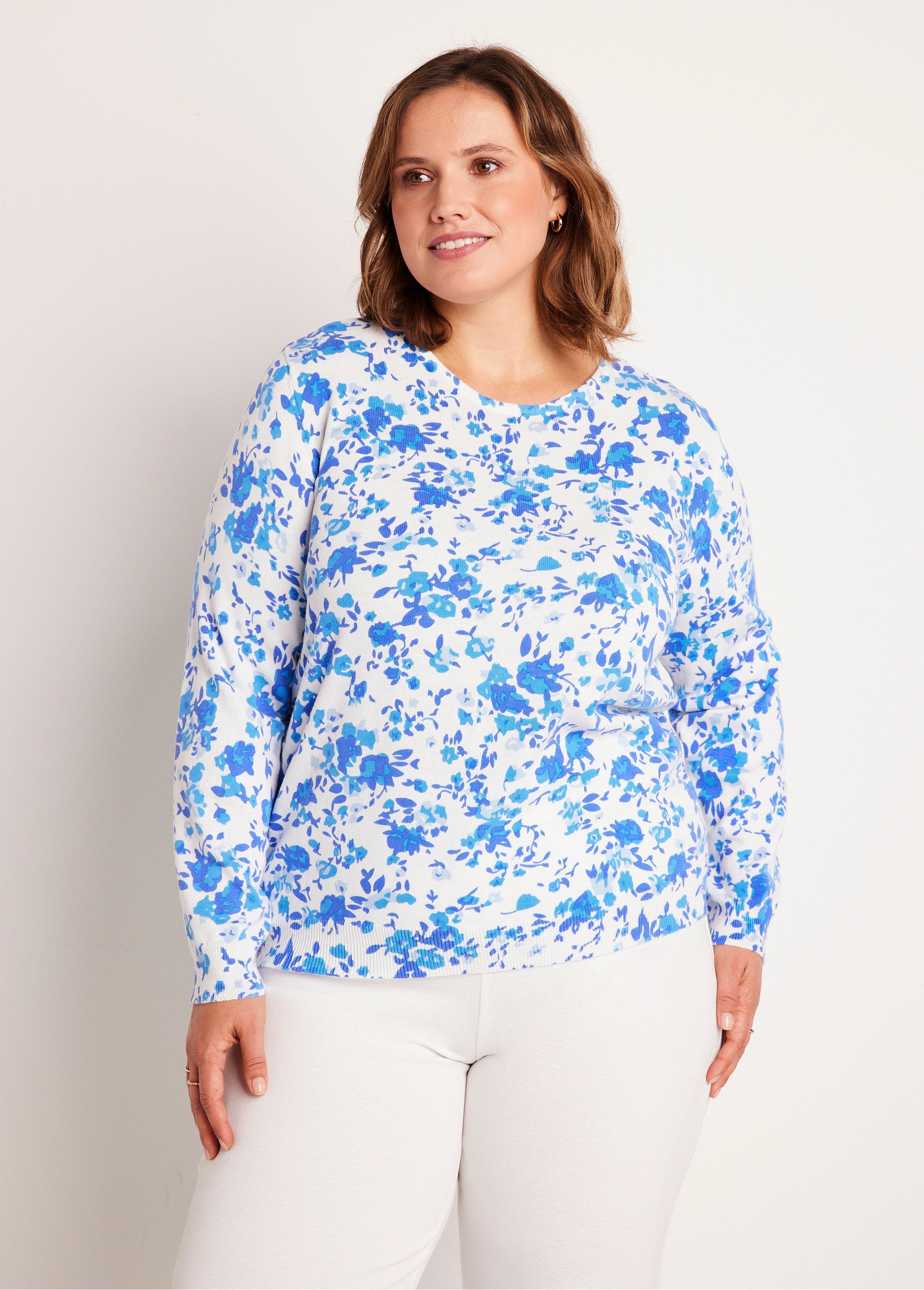 Fine_floral_sweater_Blue_FA1_curvy