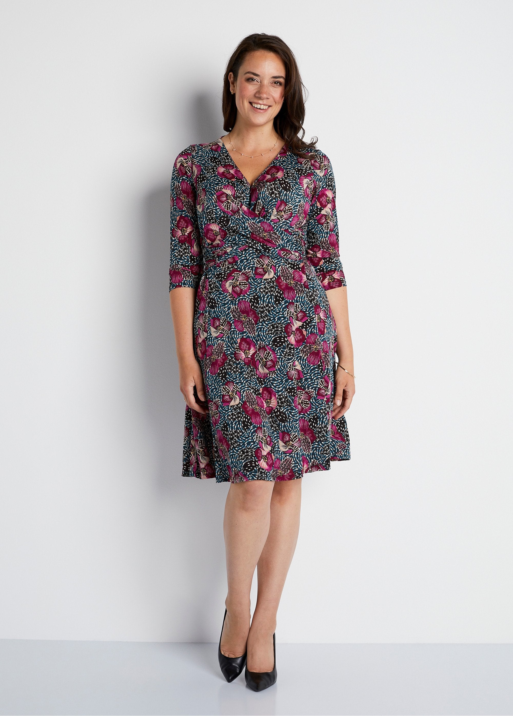 Short_knit_wrap_dress_Fuchsia_print_FA1_curvy