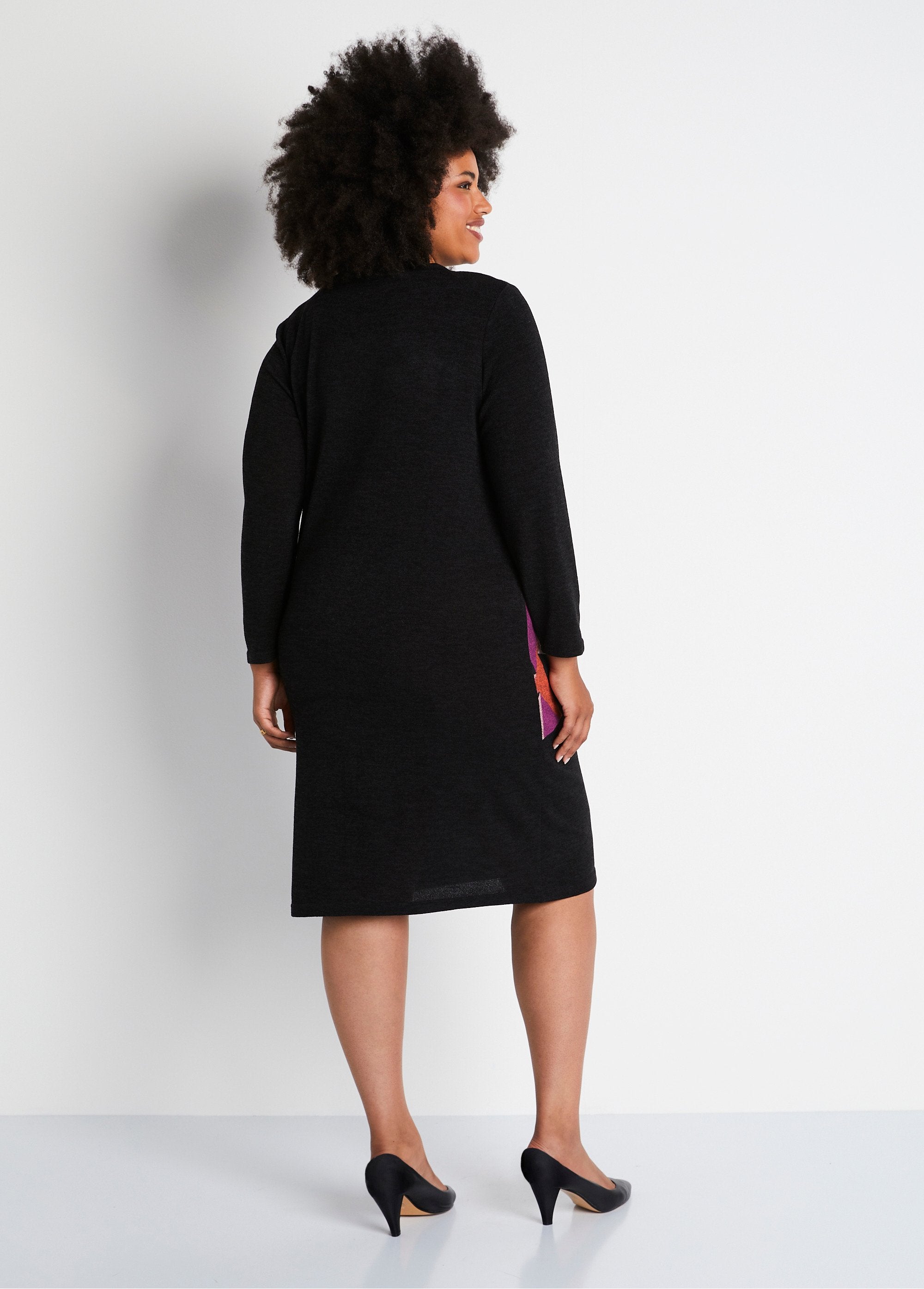 Short_straight_knit_dress_with_graphic_pattern_Black_print_DO1_curvy