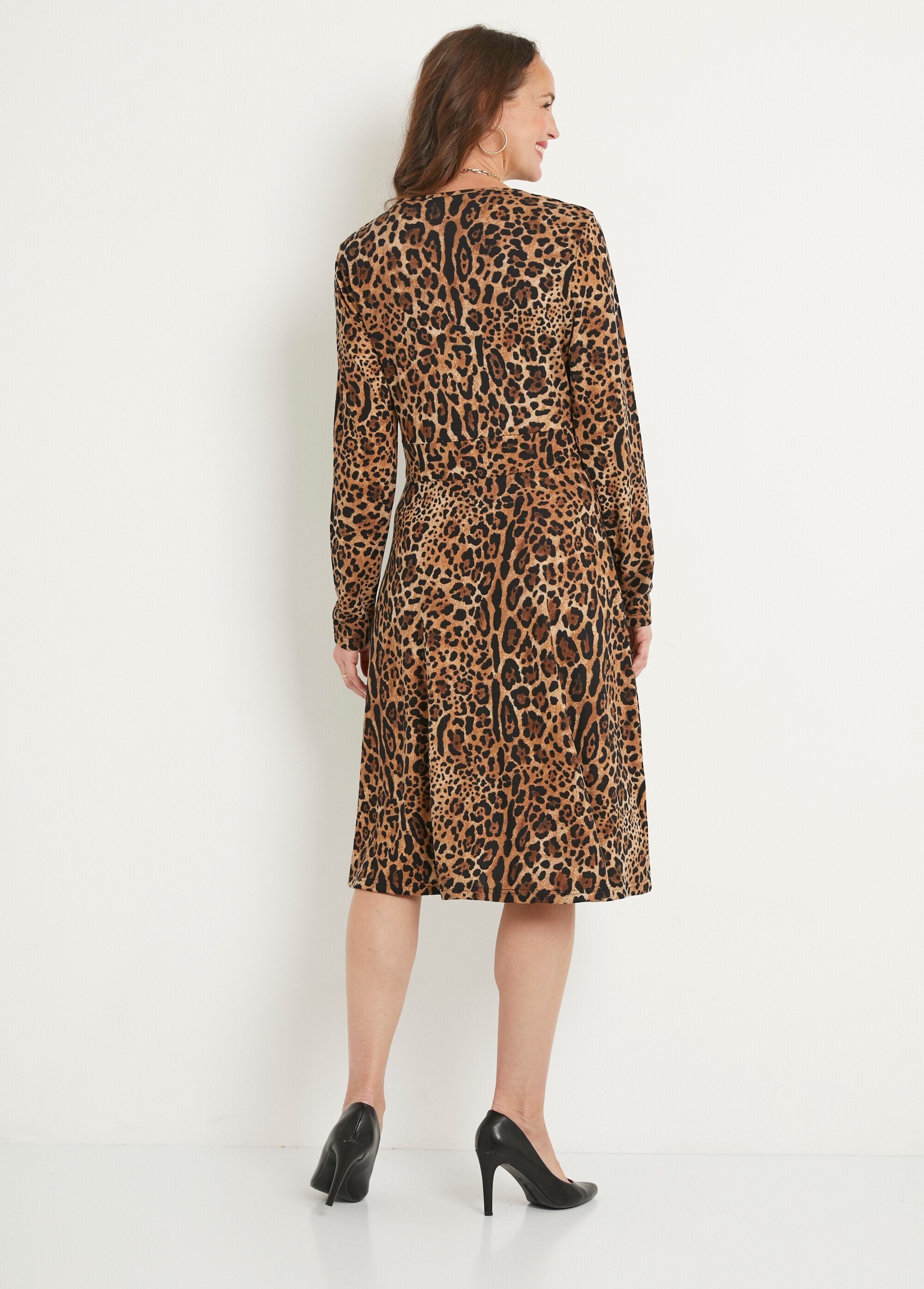 Short_leopard_print_wrap_dress_Black_and_brown_DO1_slim