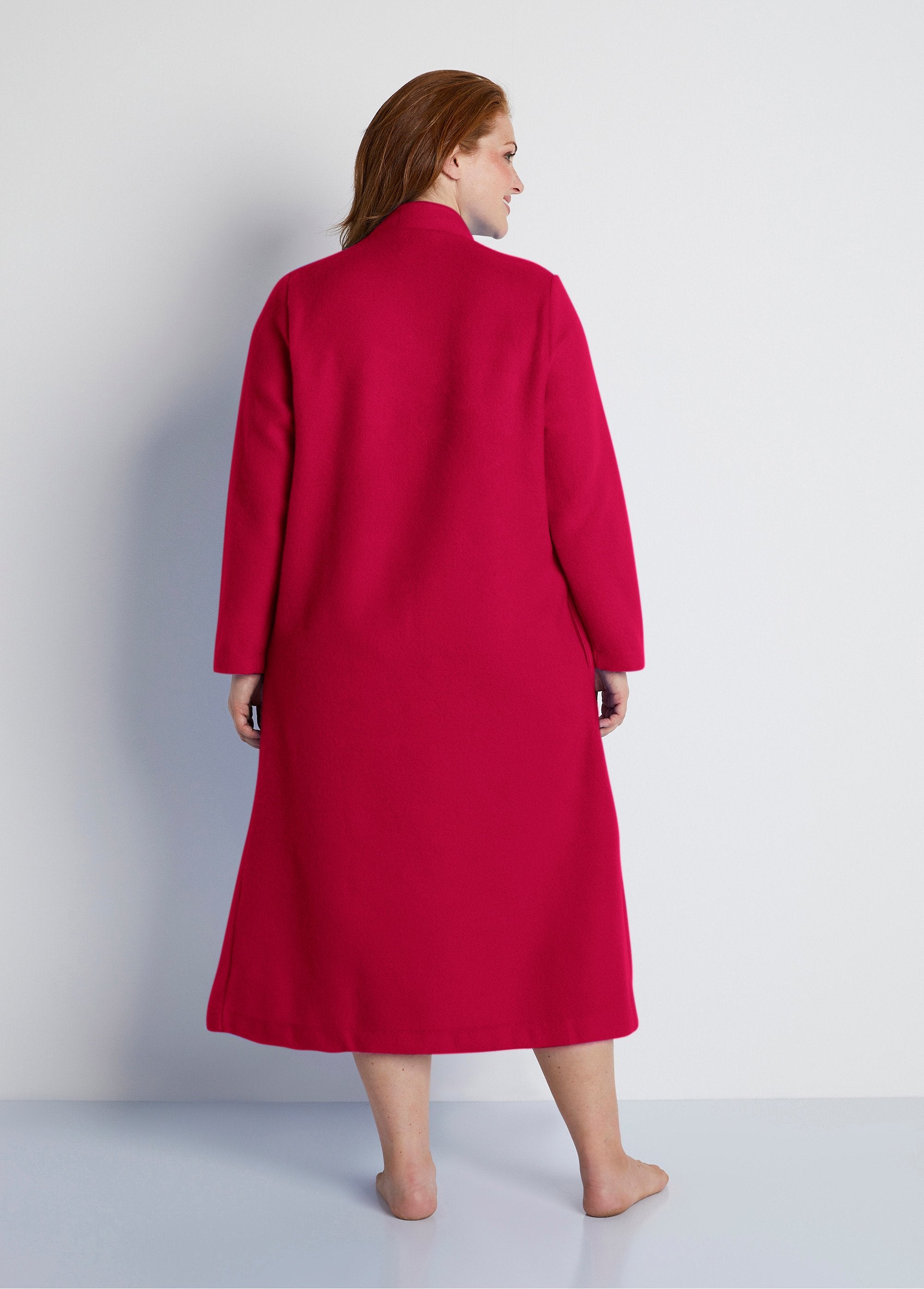 Courtelle®_zipped_knit_bathrobe_Ruby_DO1_curvy