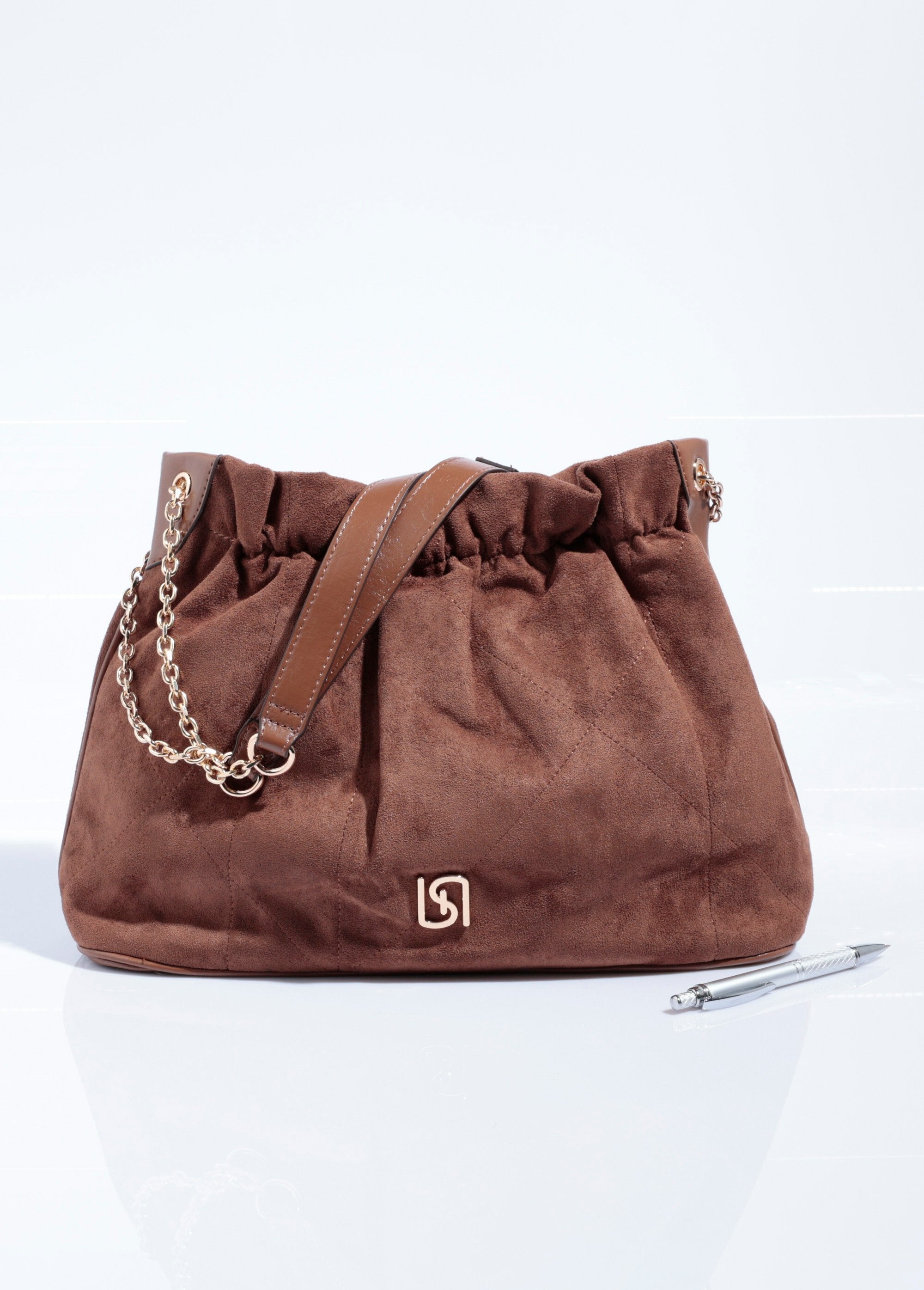 Sac_plissé_chic_suédine_et_bride_métal_Camel_FA1_slim