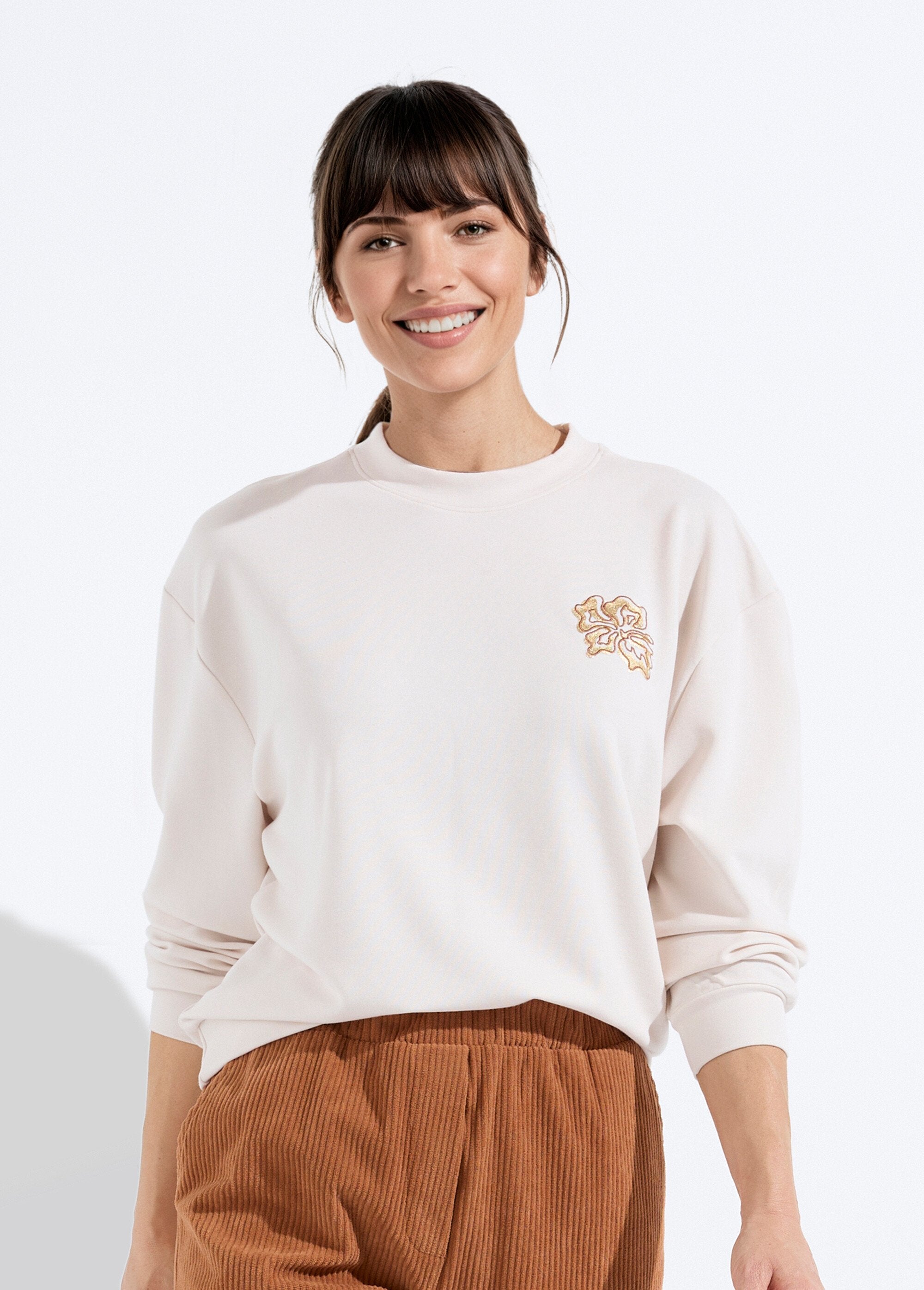 Embroidered_fleece_box_volume_sweatshirt_with_shiny_detail_Ecru_FA1_slim