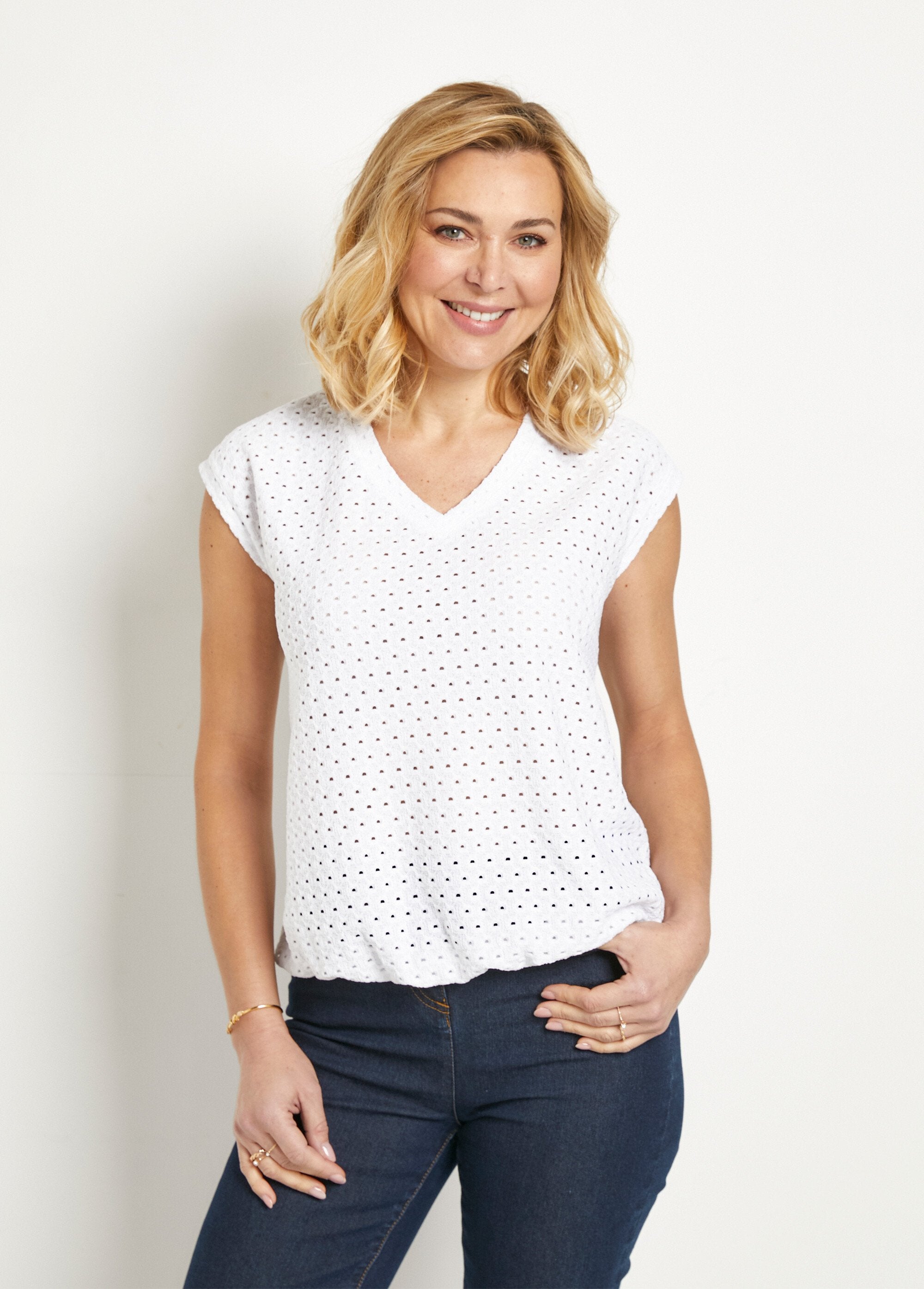 Loose_T-shirt_with_short_plain_V-neck_blouse_White_FA1_slim