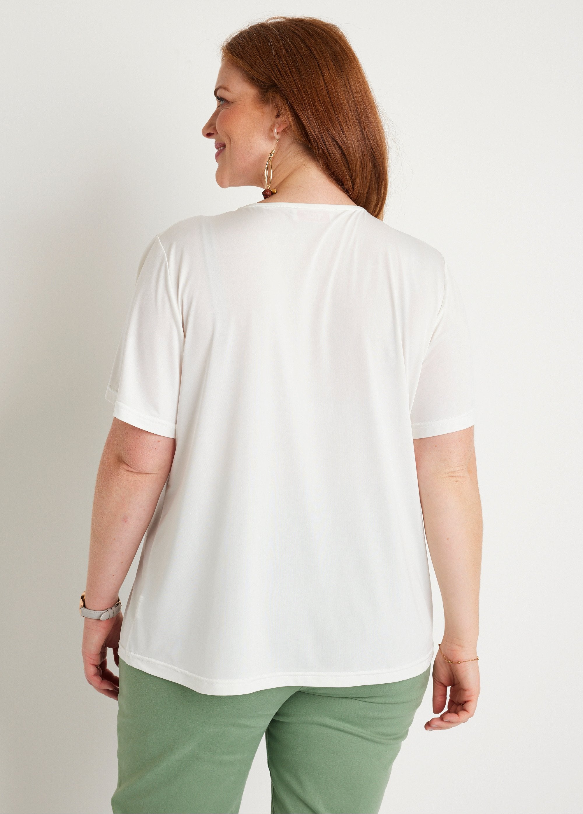 Loose_short_plain_or_foliage_t-shirt_Plain_white_DO1_curvy