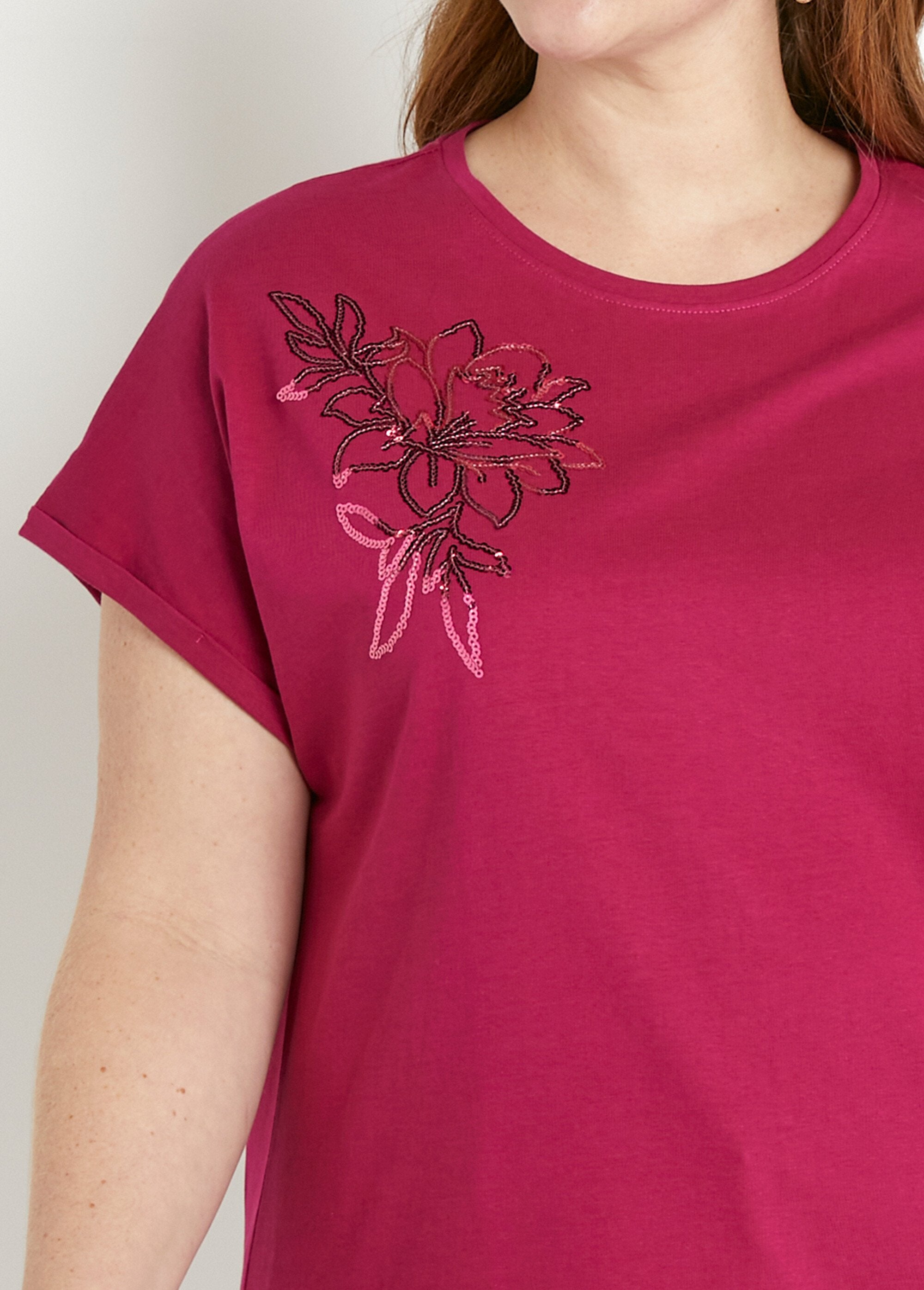 Plain_cotton_t-shirt_with_short_sleeves_and_sequins_Cassis_DE1_curvy