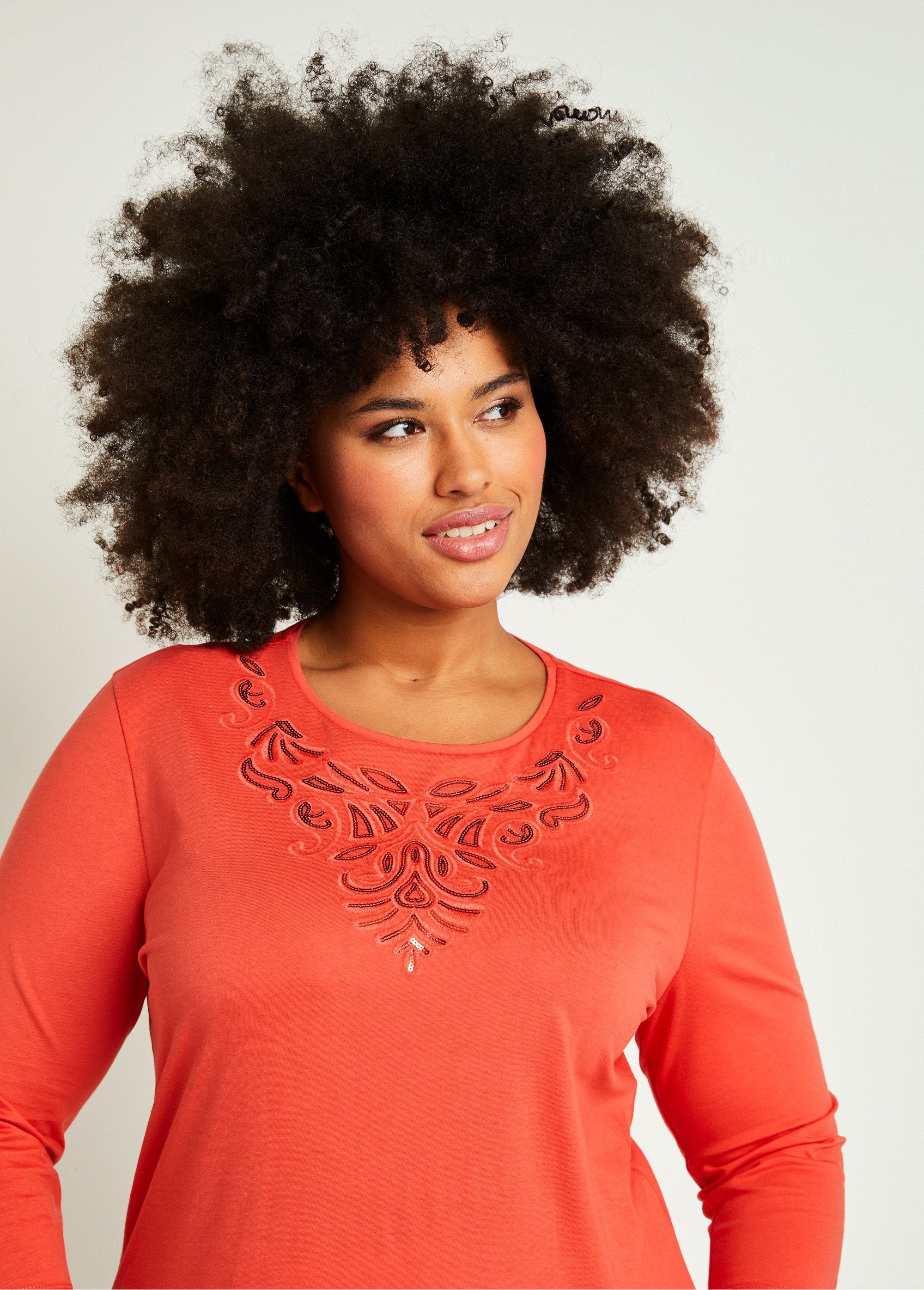 Short_embroidered_t-shirt_with_3/4_sleeves_Orange_DE1_curvy