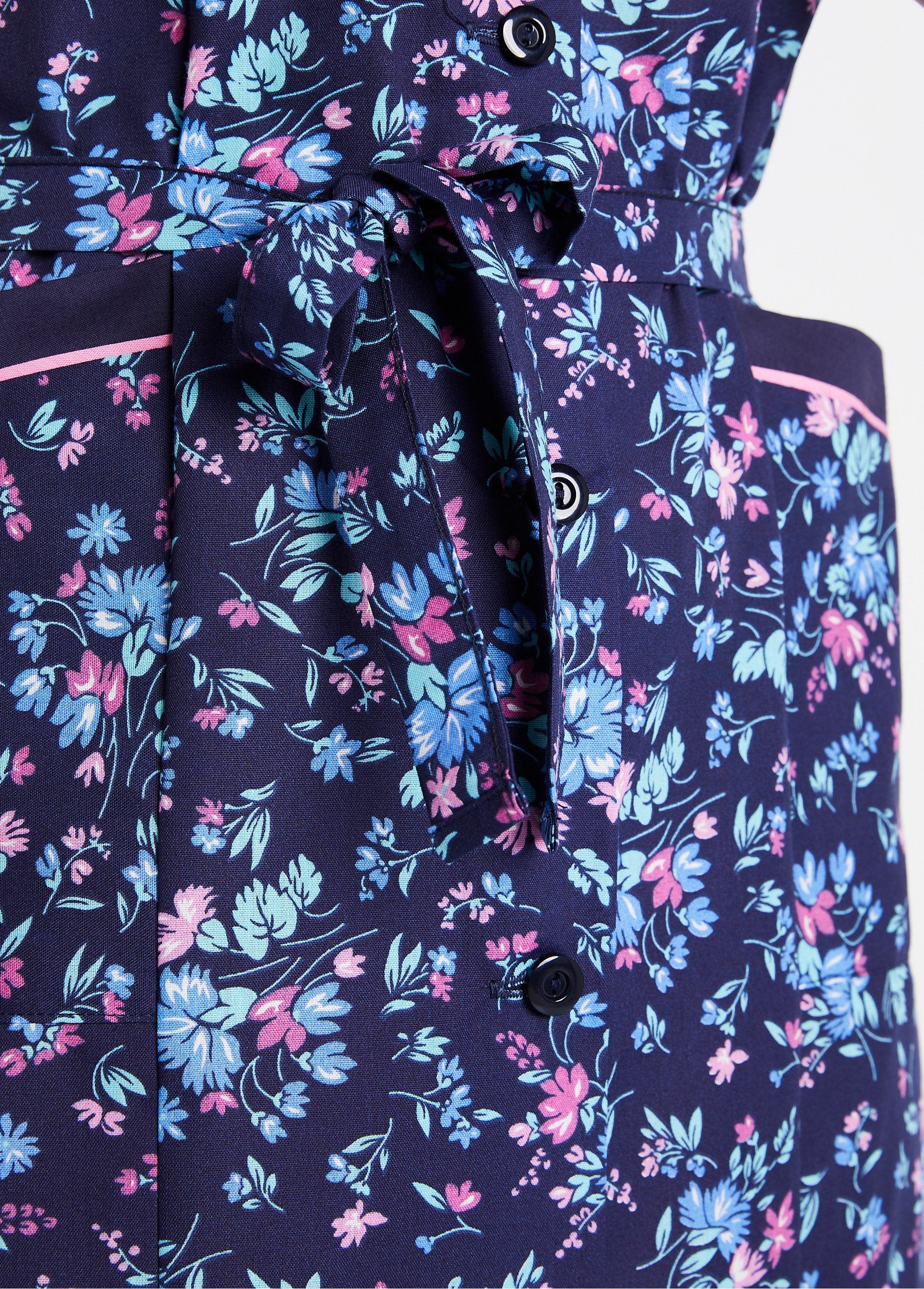 Short_sleeveless_buttoned_apron_Blue_and_pink_DE2_slim