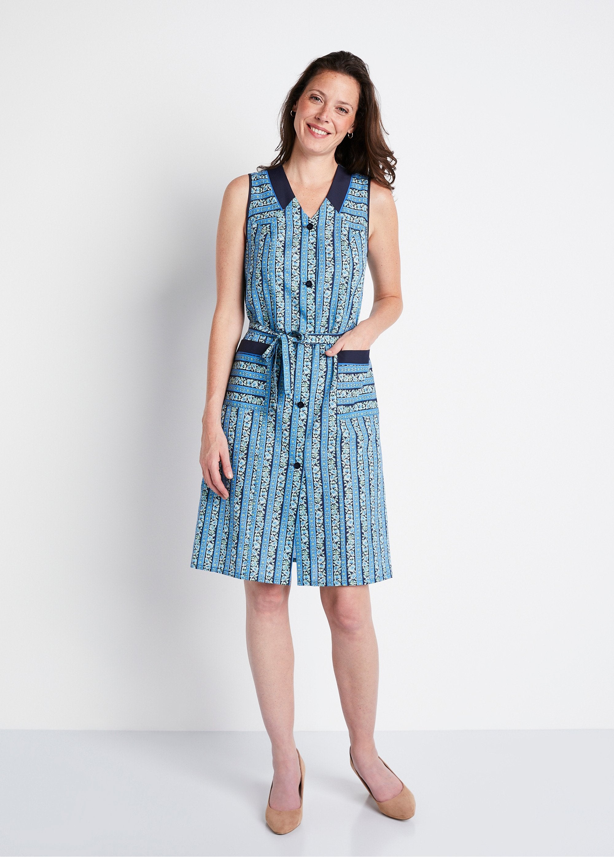 Short_sleeveless_buttoned_apron_Blue_FA1_slim