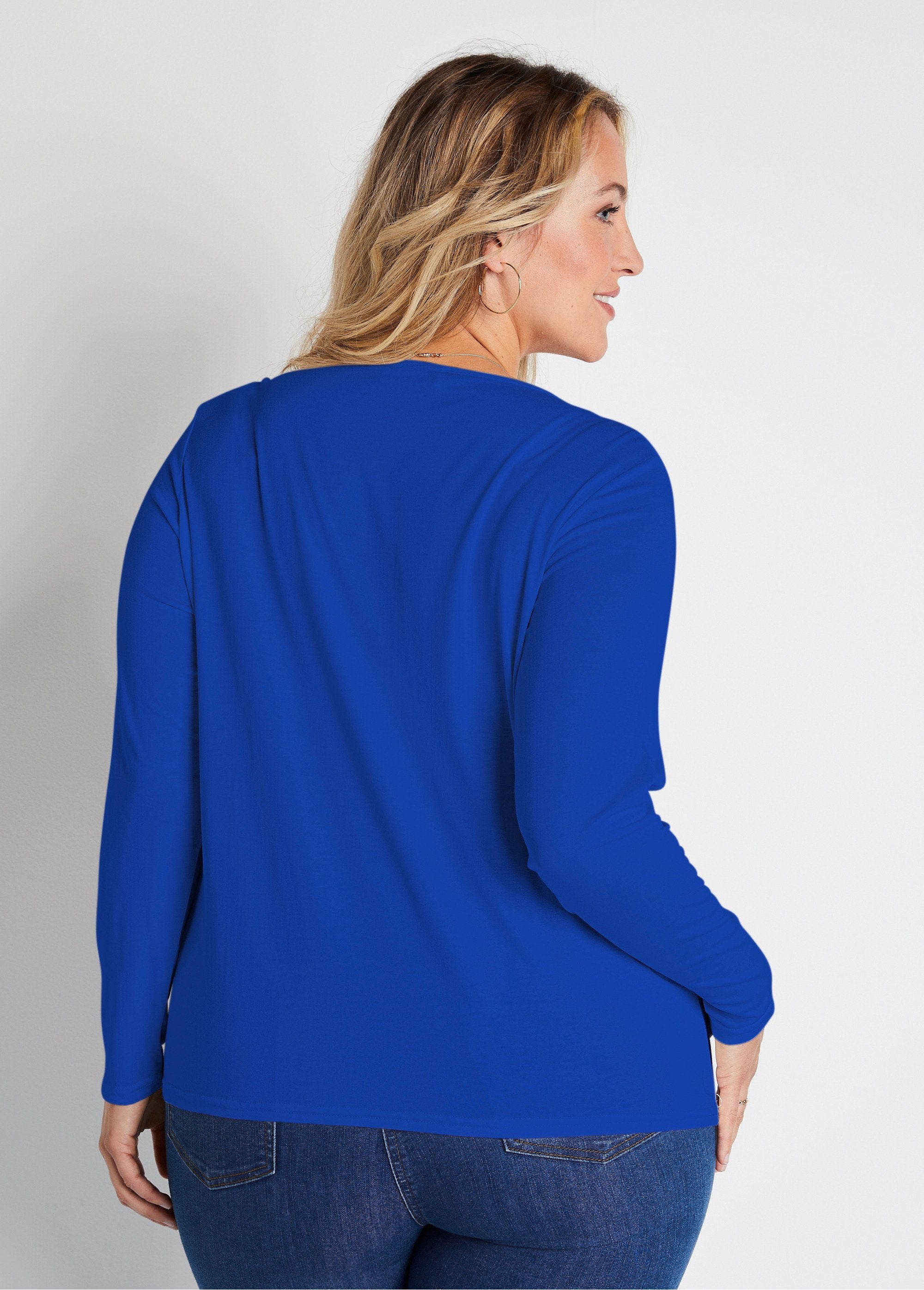 Short_lace_V-neck_long-sleeved_t-shirt_Hard_blue_DO1_curvy