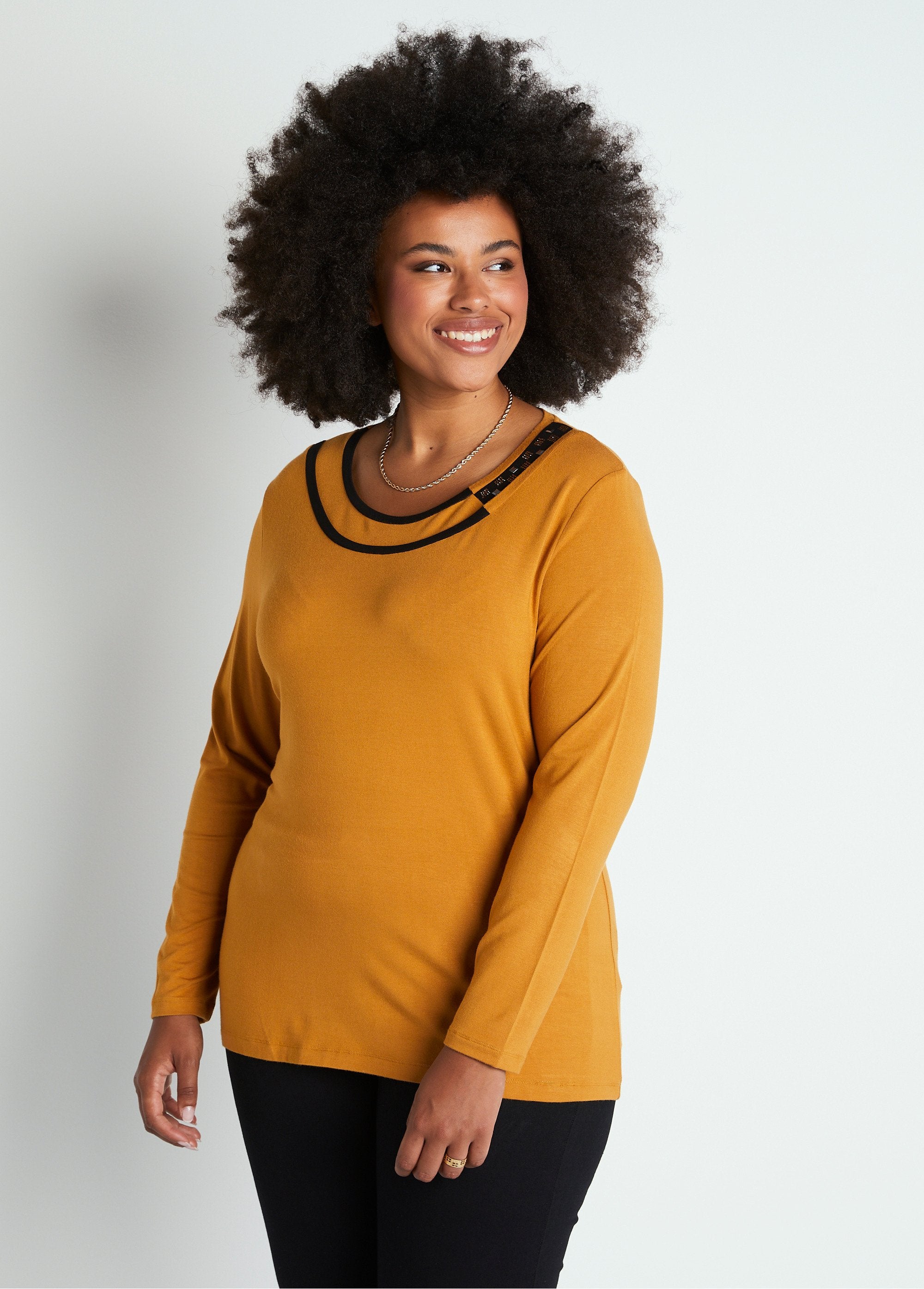 Flowing_round_neck_t-shirt_with_rhinestones_Honey_FA1_curvy