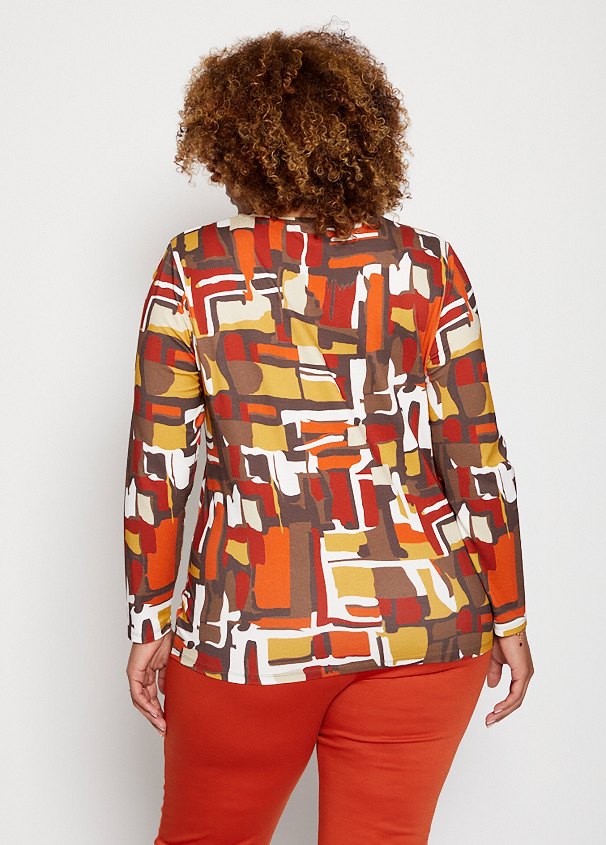 Soft_knit_geometric_print_T-shirt_Brown_and_honey_DO1_curvy