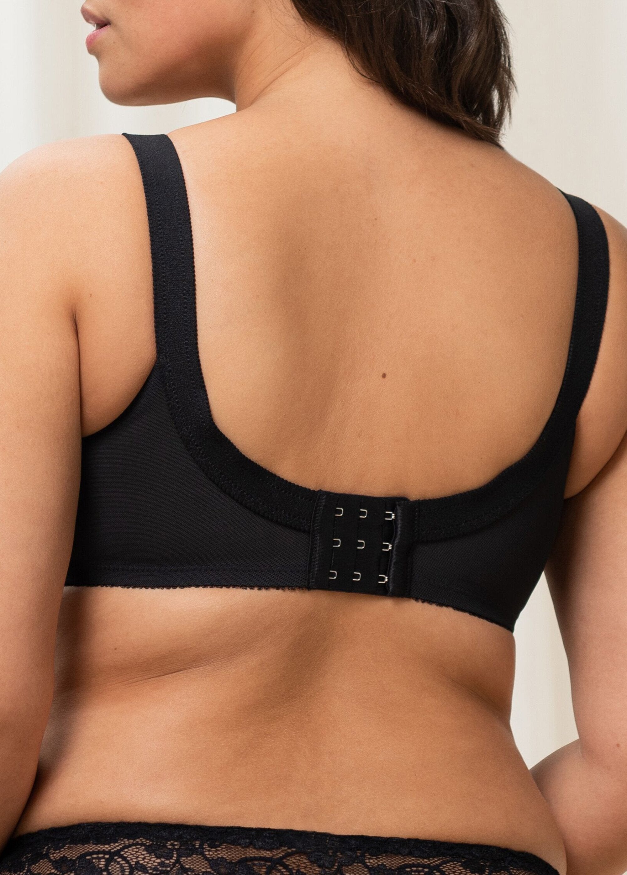 Triumph®_-_Doreen_Wireless_bra_Black_DO1_curvy