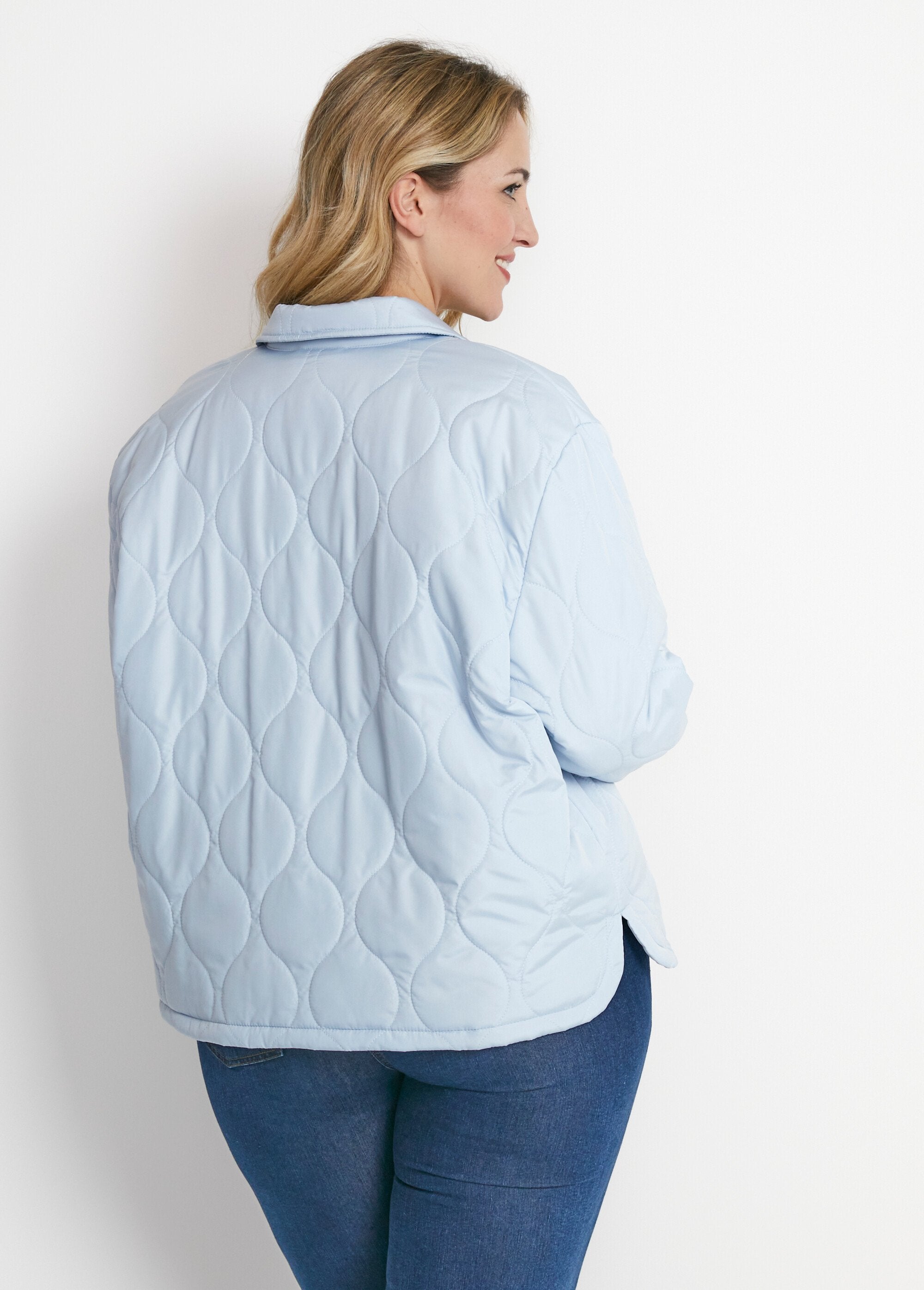 Short_quilted_jacket_with_press_studs_Sky_blue_DO1_curvy