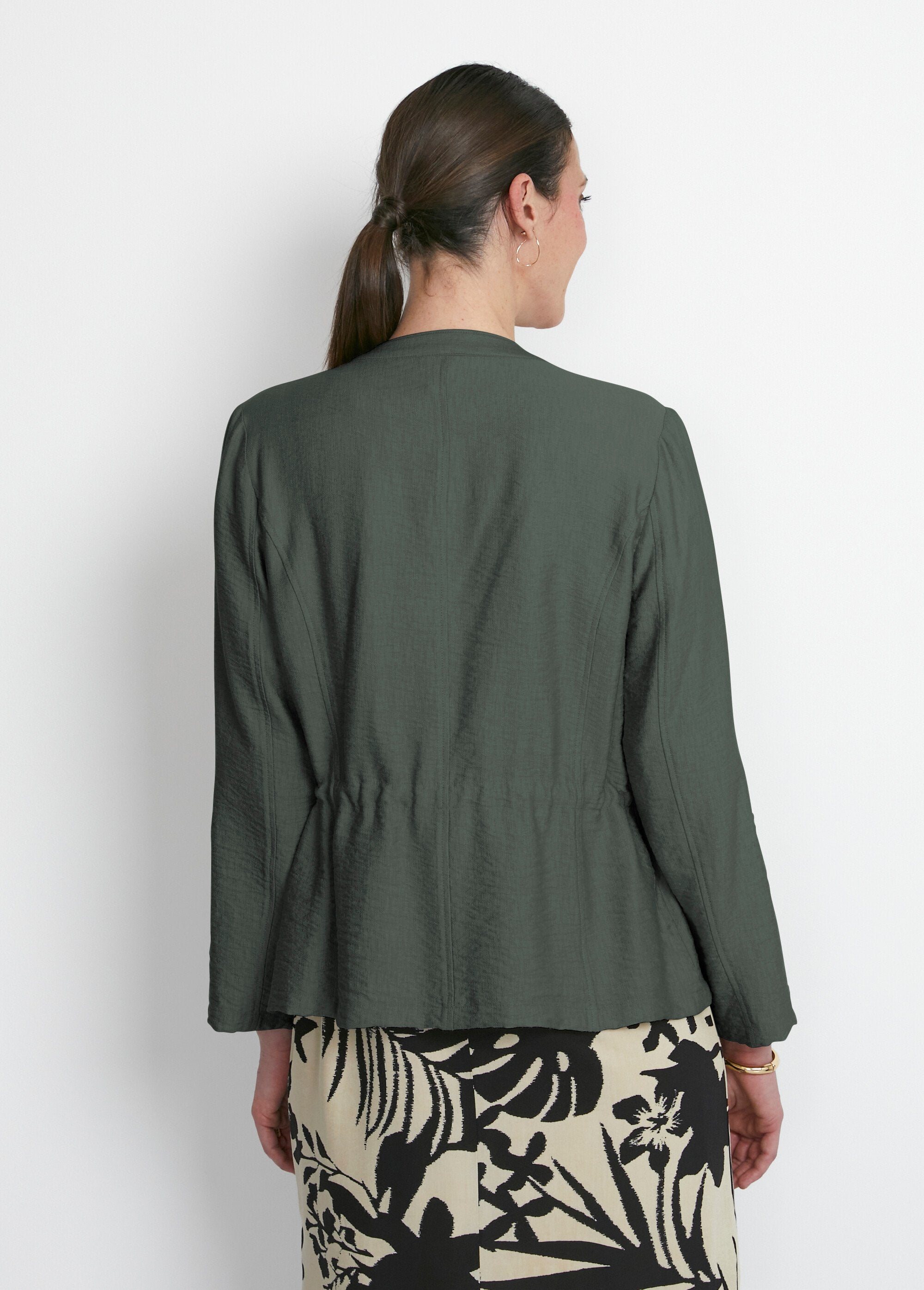 Long-sleeved_collarless_safari_jacket_Khaki_DO1_slim