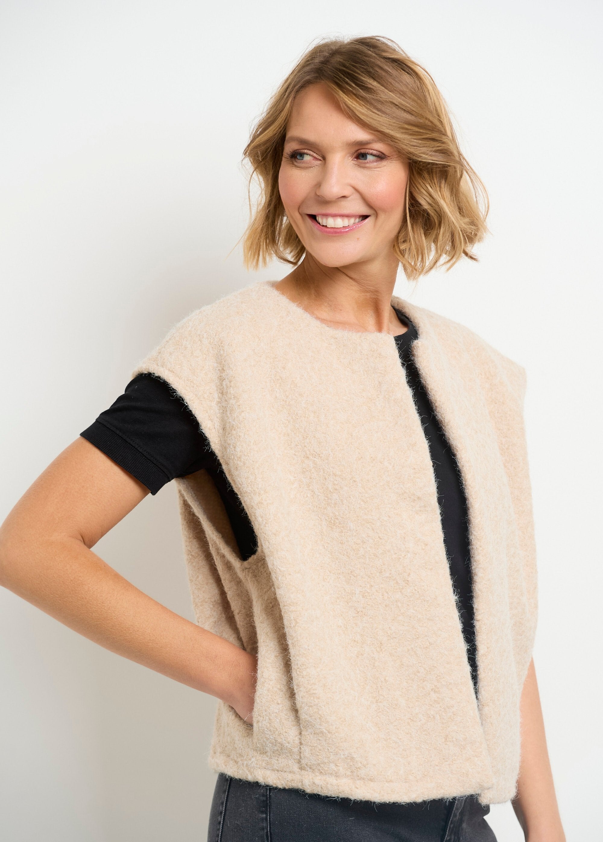 Sleeveless_wool-look_jacket_Beige_DR1_slim