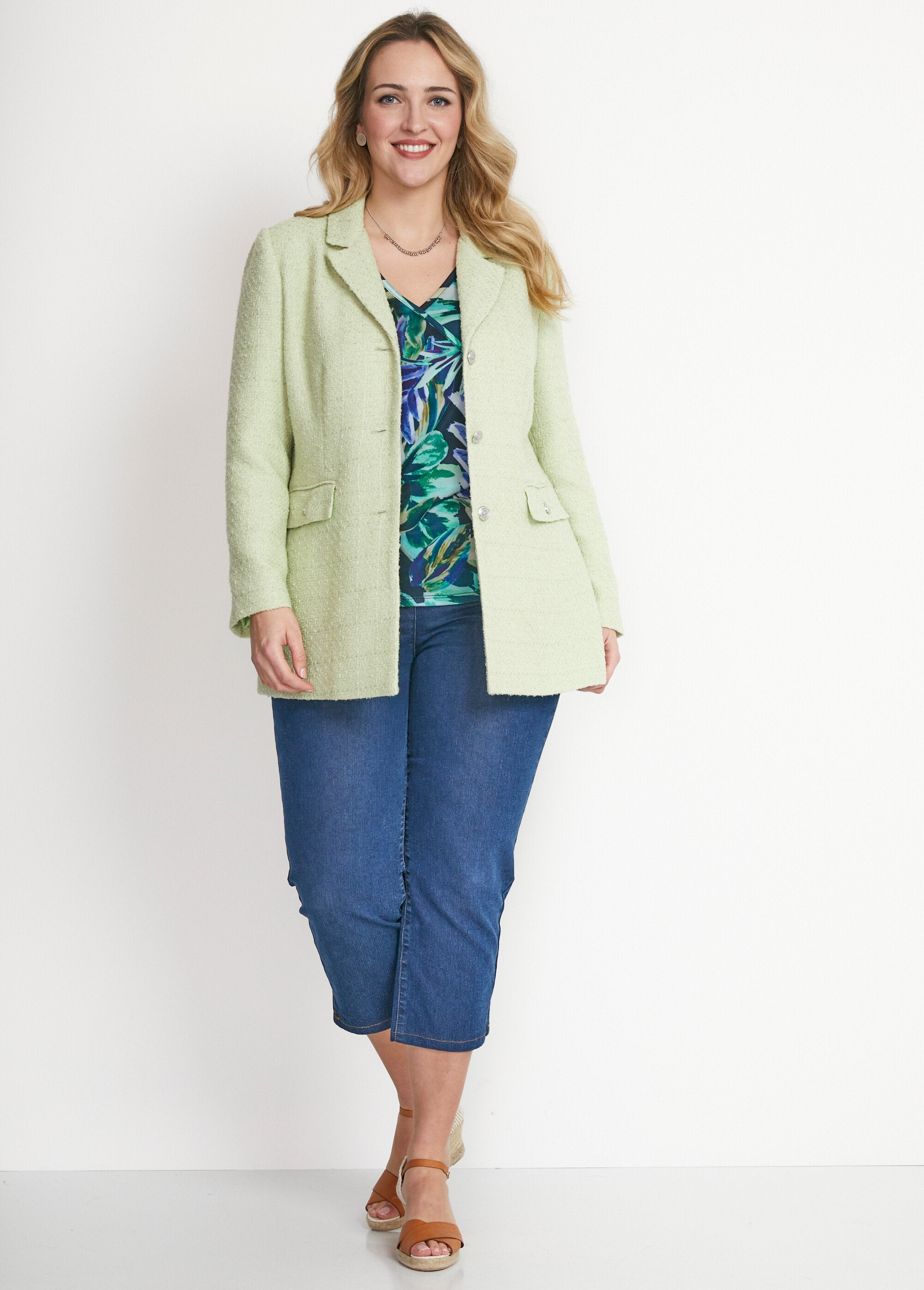 Button-down_straight_jacket_in_woven_fabric_with_tailored_collar_Vert_amande_SF1_curvy