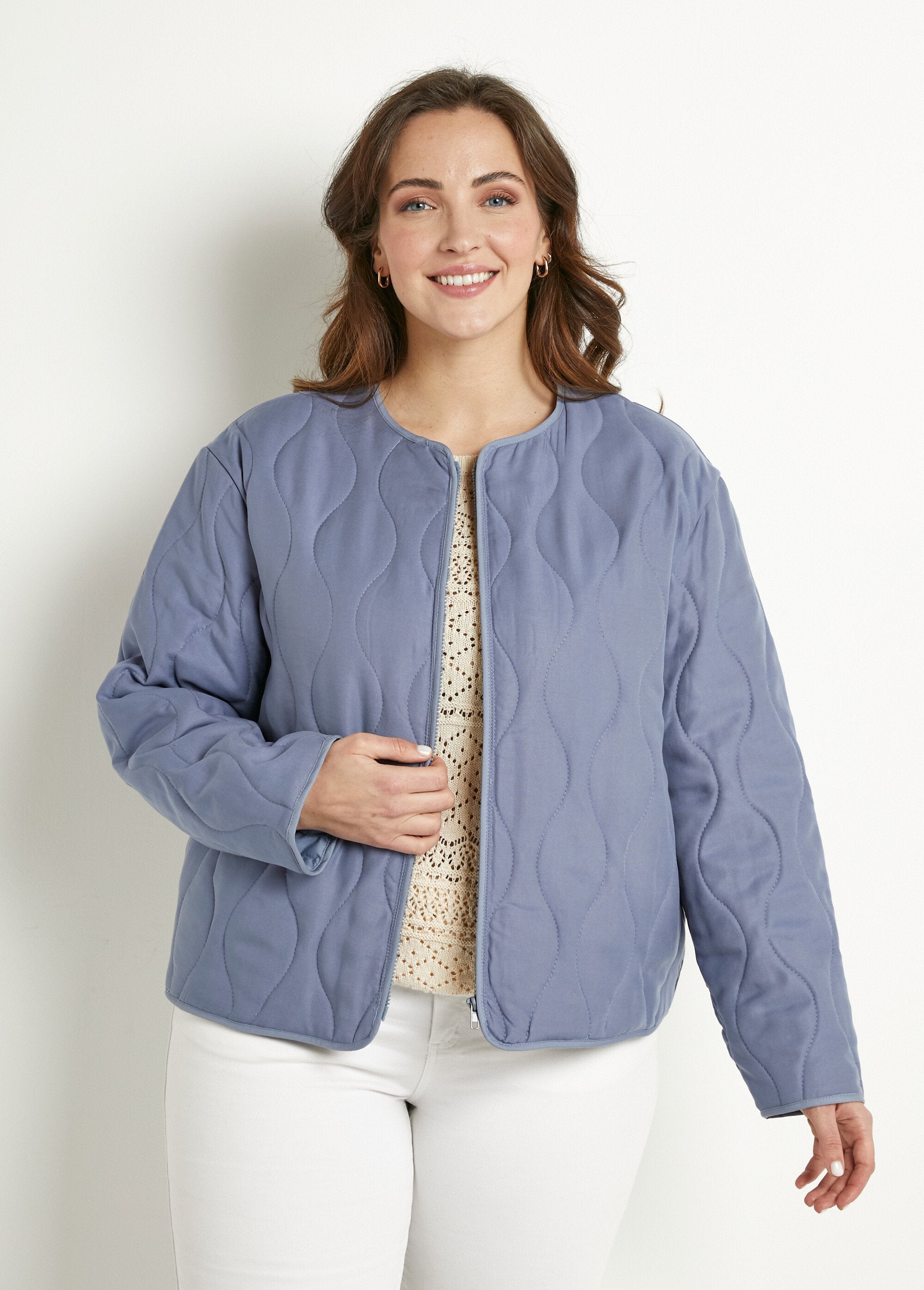 Short_zipped_quilted_plain_jacket_with_round_neck_Blue_jeans_FA1_curvy